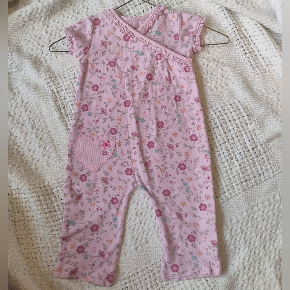 Unique Floral Heart Patch Side Button Ruffle Trim Romper Size 12 Months